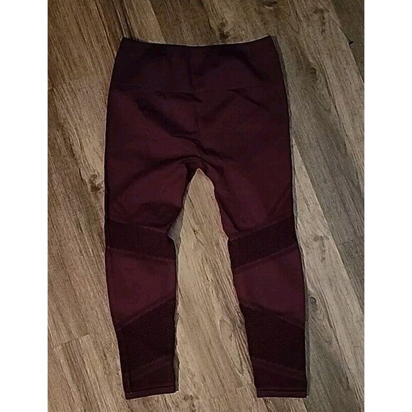 Fabletics Womens Burgundy High Waisted Seamless Capri Leggings Sz M Maroon - Picture 2 of 6